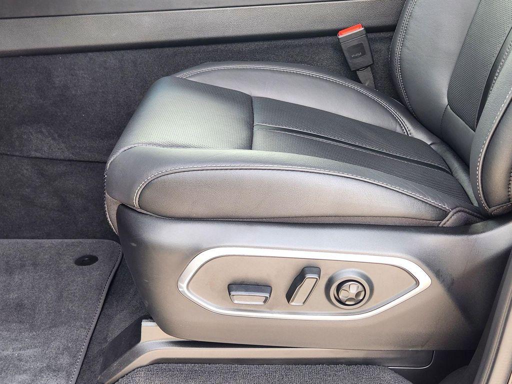 new 2026 Jeep Grand Wagoneer car, priced at $77,621