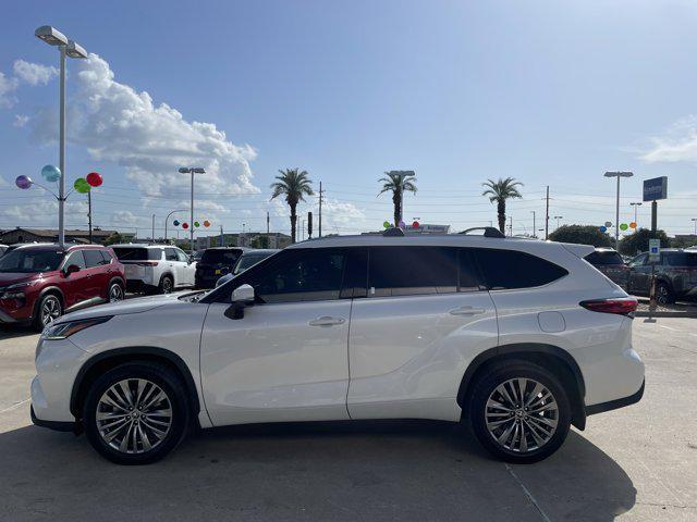 used 2021 Toyota Highlander car, priced at $29,388