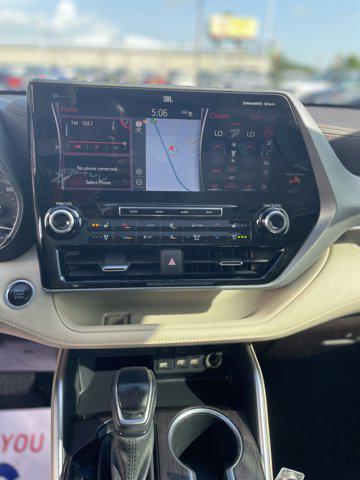 used 2021 Toyota Highlander car, priced at $29,388