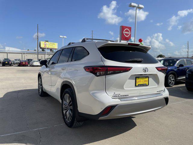 used 2021 Toyota Highlander car, priced at $29,388