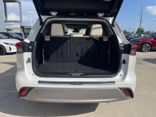 used 2021 Toyota Highlander car, priced at $29,388