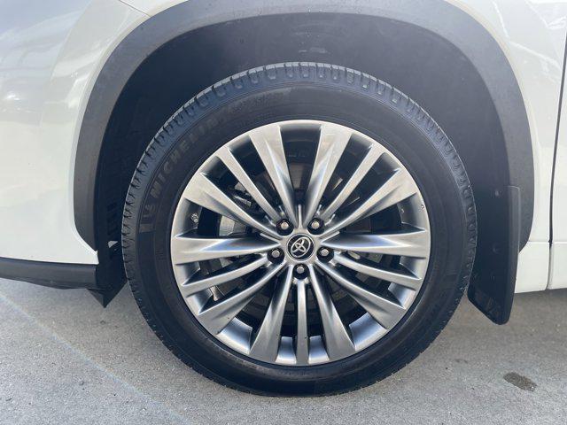 used 2021 Toyota Highlander car, priced at $29,388
