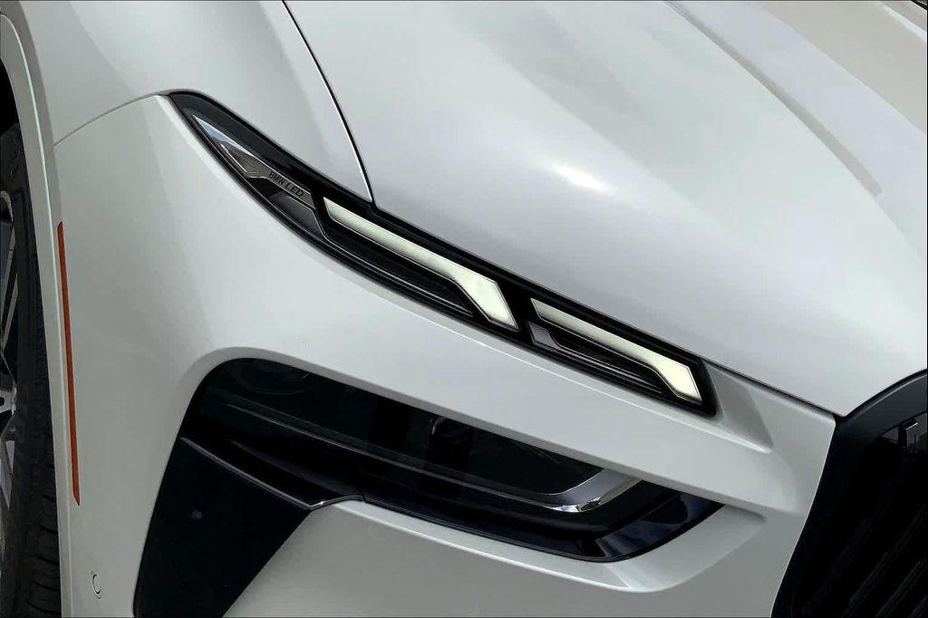 new 2025 BMW X7 car, priced at $85,950