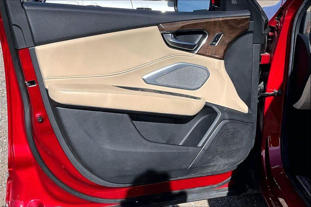 used 2024 Acura RDX car, priced at $43,900