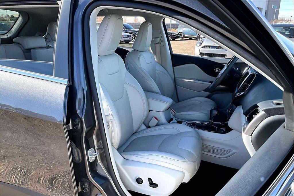 used 2022 Jeep Cherokee car, priced at $22,900