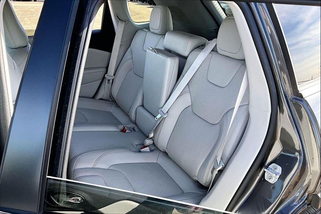 used 2022 Jeep Cherokee car, priced at $22,900