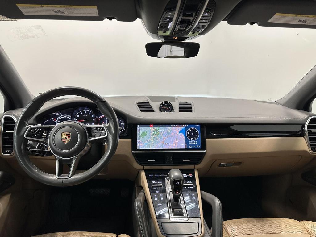 Porsche Cayenne view 25