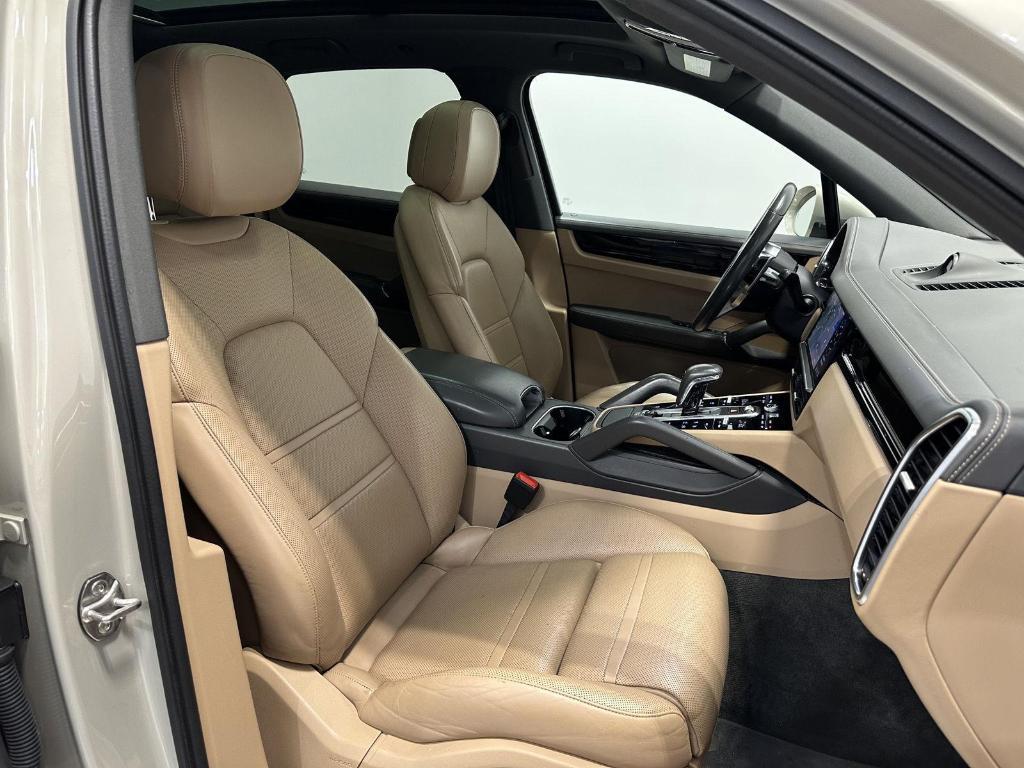 Porsche Cayenne view 42
