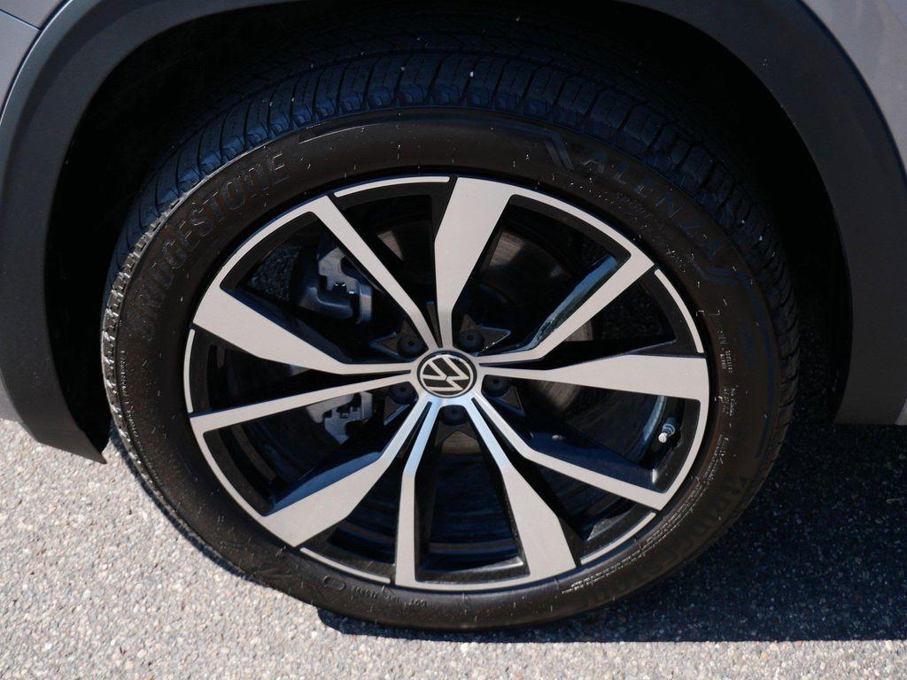 used 2025 Volkswagen Atlas car, priced at $46,325