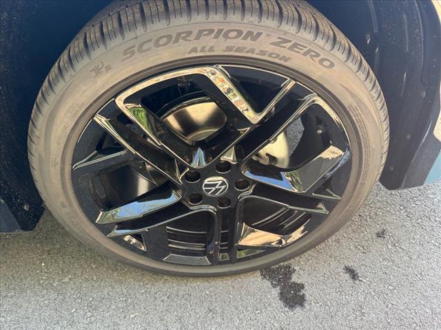 new 2025 Volkswagen Tiguan car, priced at $33,295