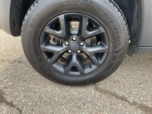 used 2017 Jeep Cherokee car, priced at $15,995