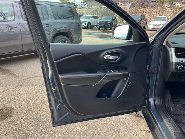 used 2017 Jeep Cherokee car, priced at $15,995