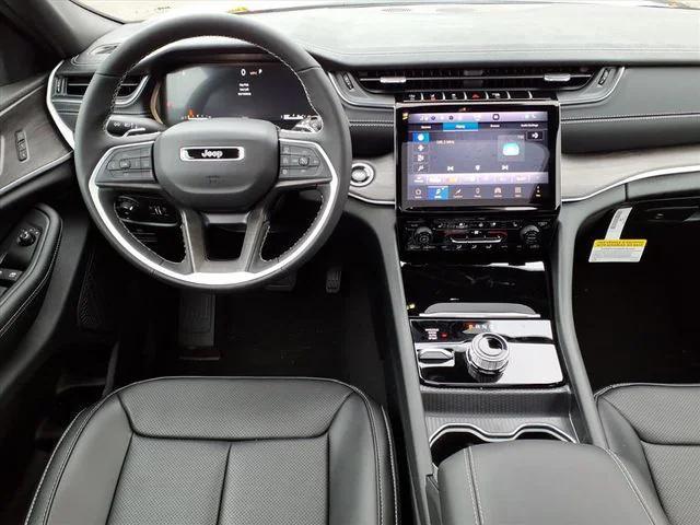 new 2025 Jeep Grand Cherokee car, priced at $47,815