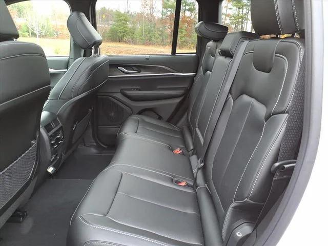 new 2025 Jeep Grand Cherokee car, priced at $47,815