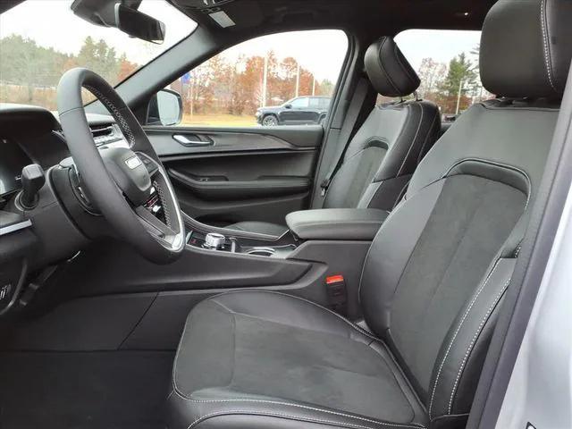 new 2025 Jeep Grand Cherokee car, priced at $42,625