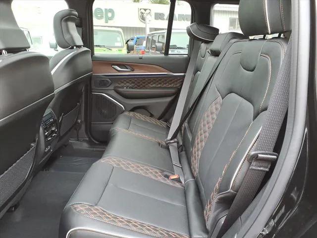 new 2025 Jeep Grand Cherokee car, priced at $60,425