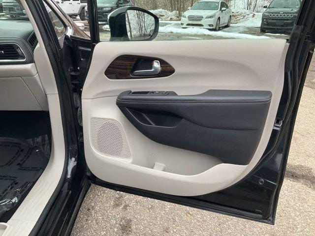 used 2023 Chrysler Pacifica car, priced at $27,789