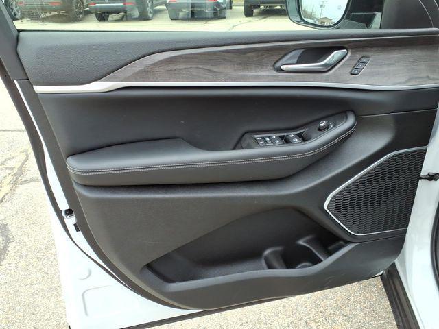 new 2026 Jeep Grand Cherokee car, priced at $42,485