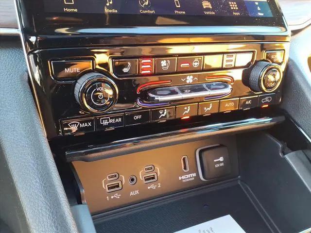 new 2025 Jeep Grand Cherokee car, priced at $60,425