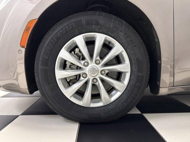 used 2018 Chrysler Pacifica car, priced at $10,274