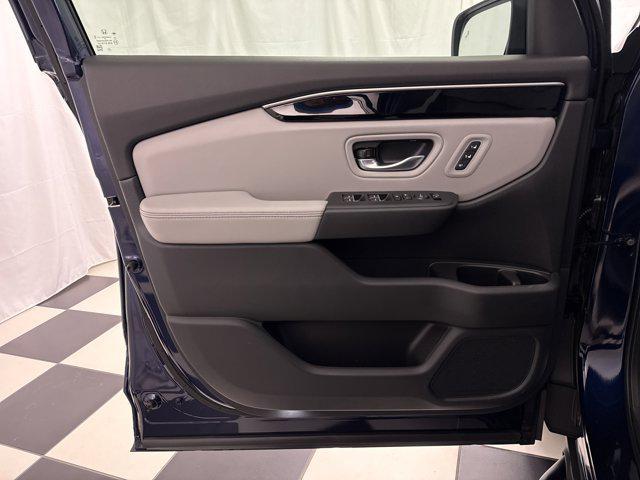 new 2025 Honda Pilot car, priced at $45,454