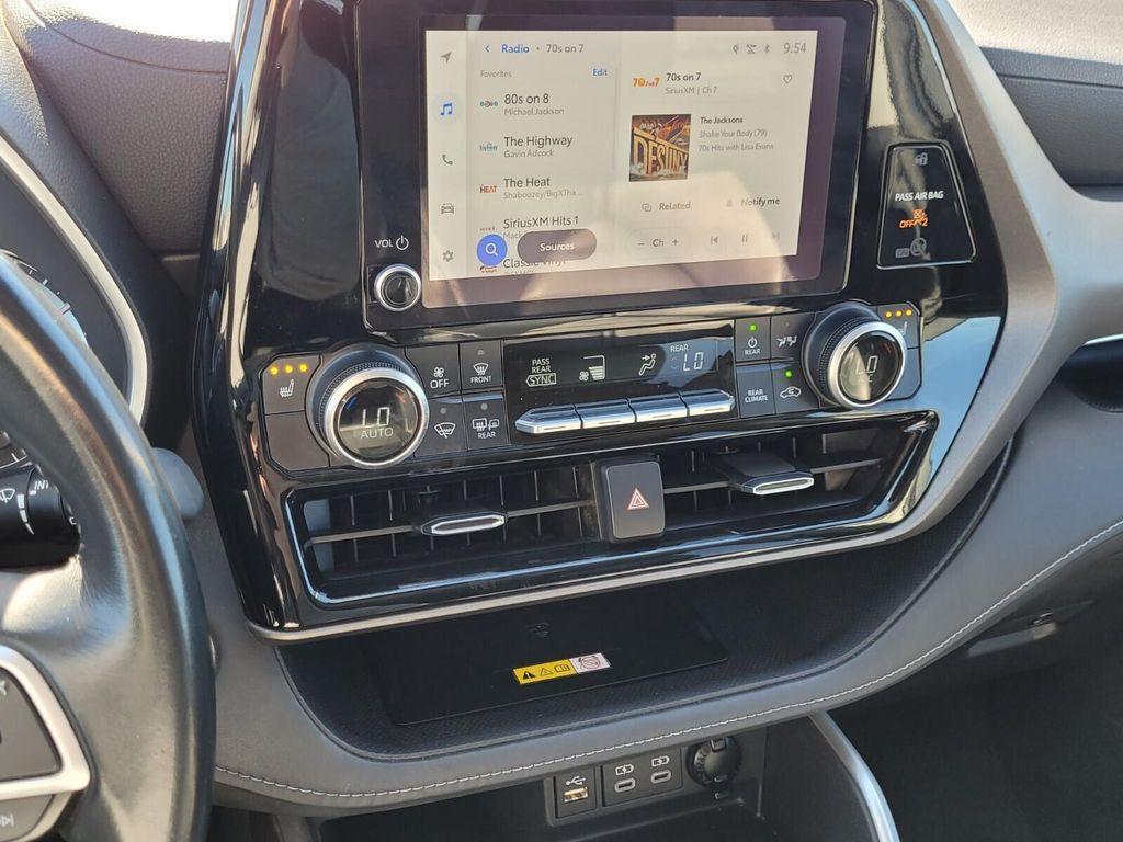 used 2023 Toyota Highlander car, priced at $35,932