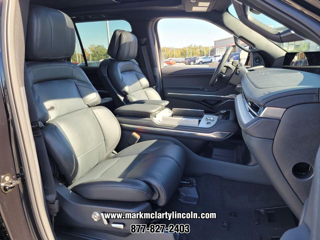 new 2025 Lincoln Navigator car, priced at $98,044