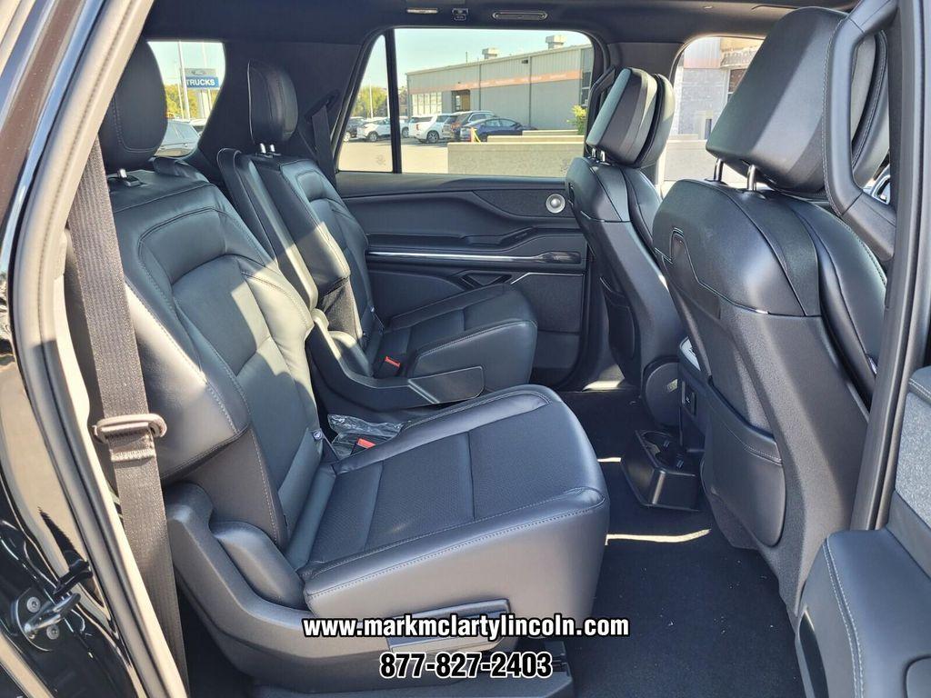new 2025 Lincoln Navigator car, priced at $98,044
