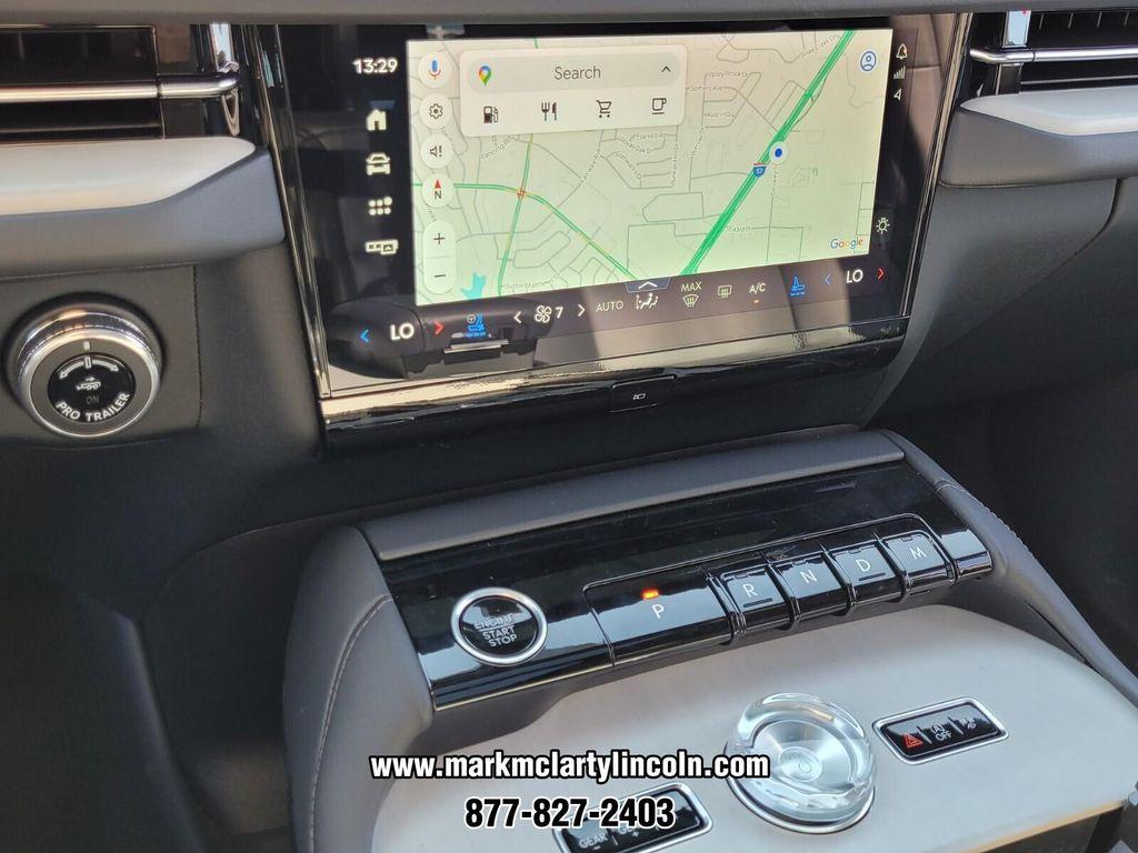 new 2025 Lincoln Navigator car, priced at $98,044