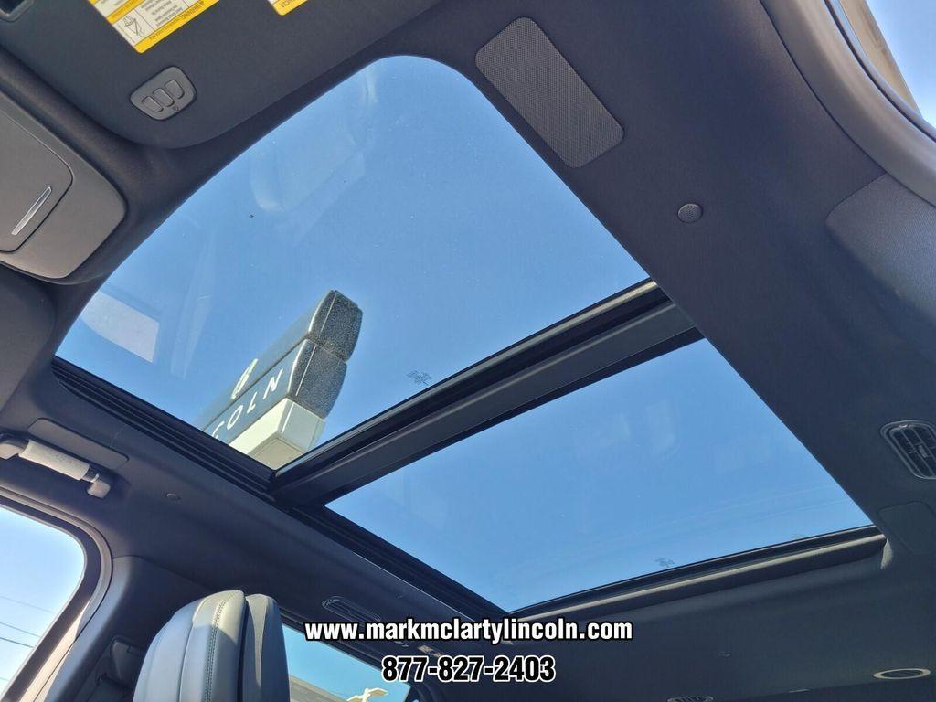 new 2025 Lincoln Navigator car, priced at $98,044