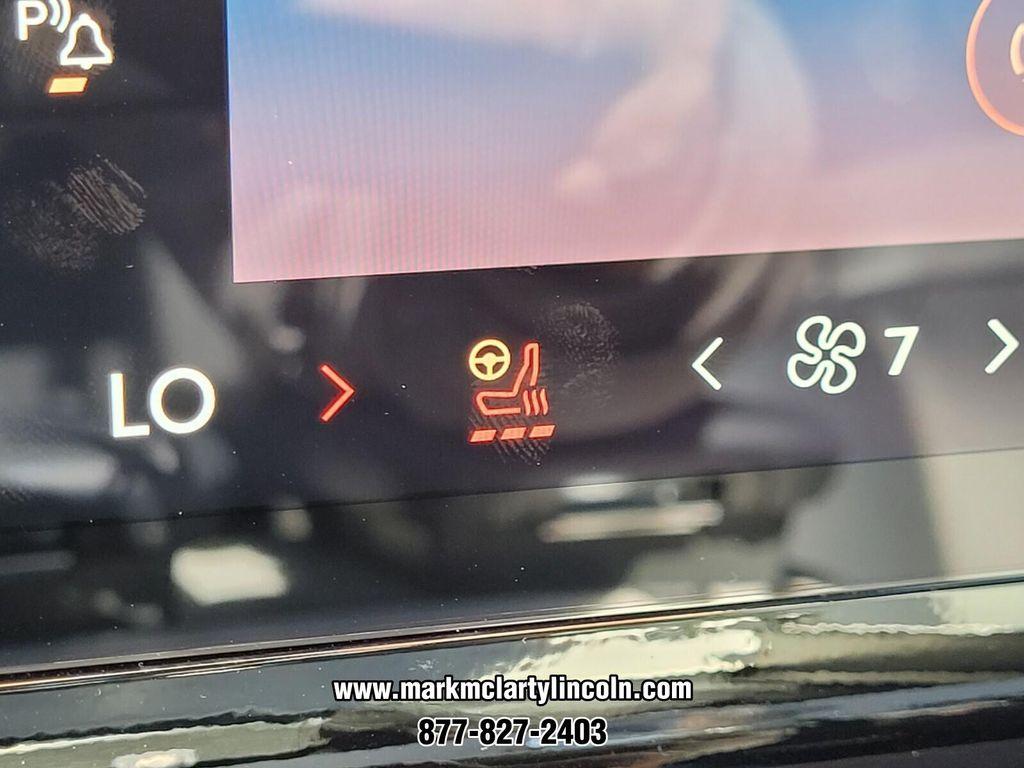 new 2025 Lincoln Navigator car, priced at $98,044