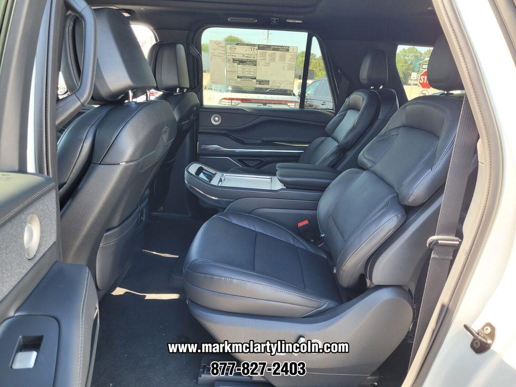 new 2025 Lincoln Navigator car, priced at $100,766