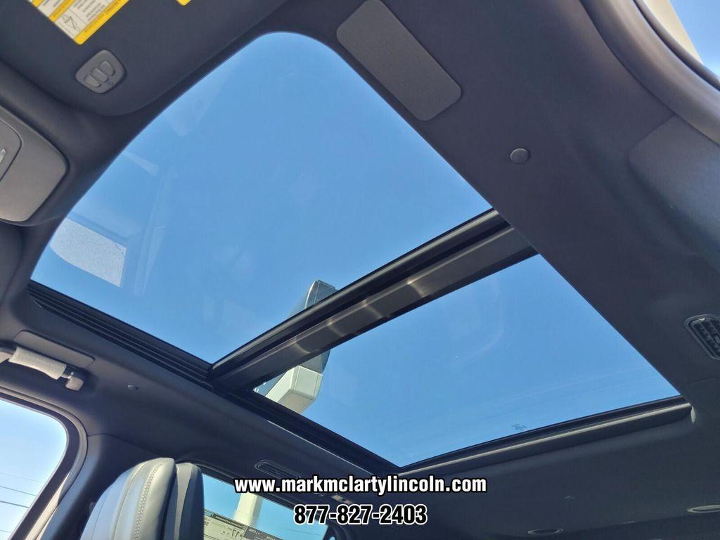 new 2025 Lincoln Navigator car, priced at $100,766