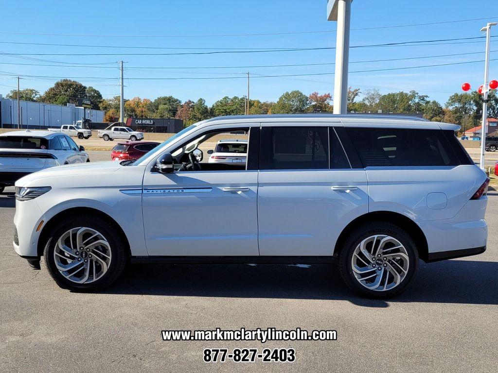 new 2025 Lincoln Navigator car, priced at $92,073