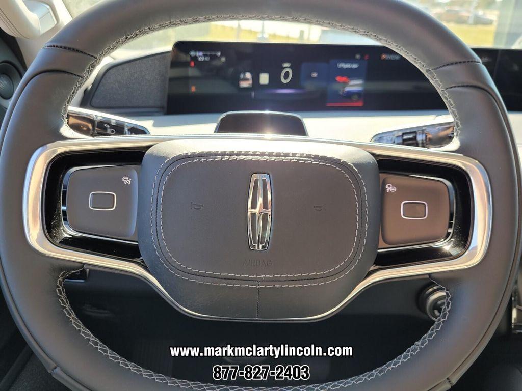 new 2025 Lincoln Navigator car, priced at $92,073