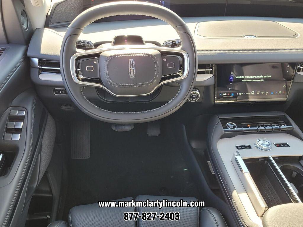 new 2025 Lincoln Navigator car, priced at $92,073