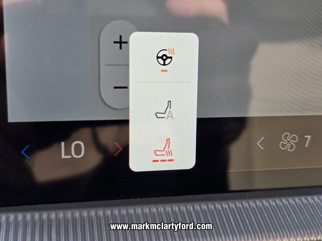 new 2025 Ford Explorer car, priced at $43,370