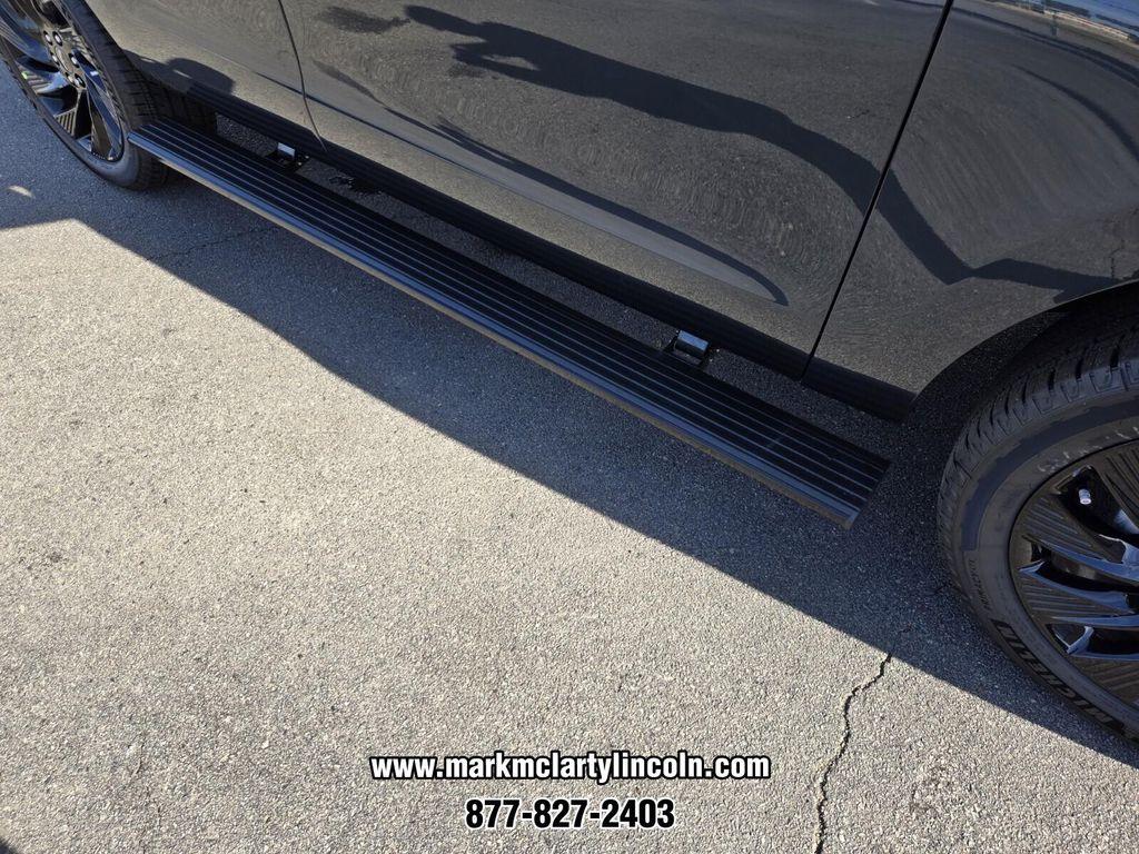 new 2025 Lincoln Navigator car, priced at $99,616