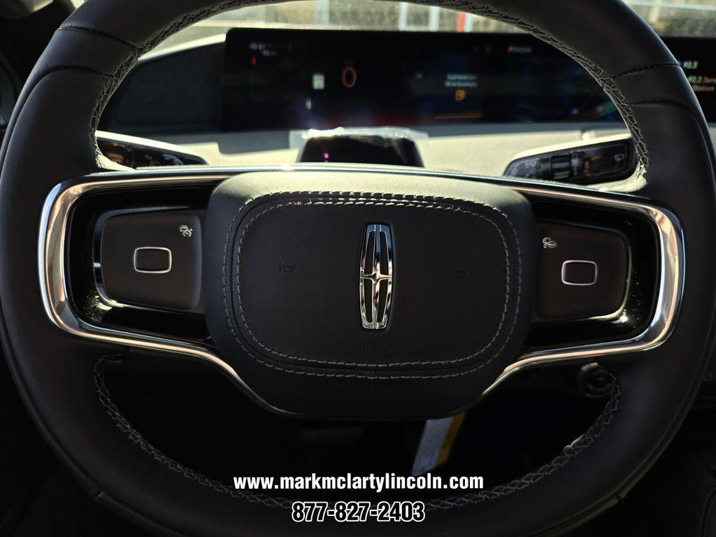new 2025 Lincoln Navigator car, priced at $99,616