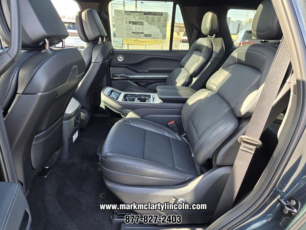 new 2025 Lincoln Navigator car, priced at $99,616