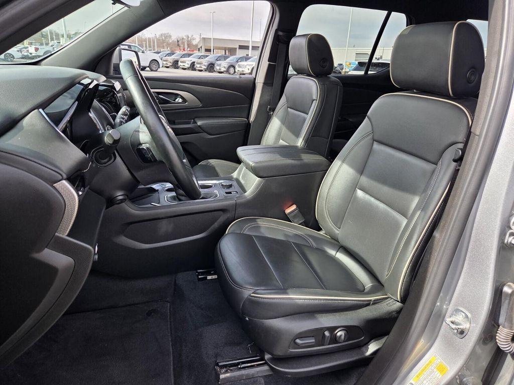 used 2023 Chevrolet Traverse car, priced at $28,818