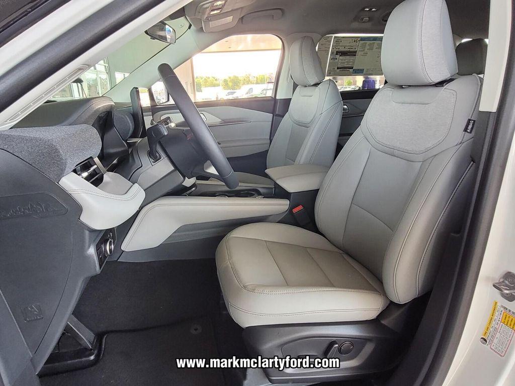 new 2025 Ford Explorer car, priced at $40,314