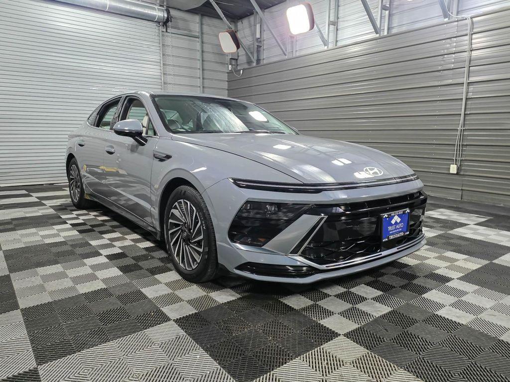 used 2024 Hyundai Sonata Hybrid car, priced at $23,395