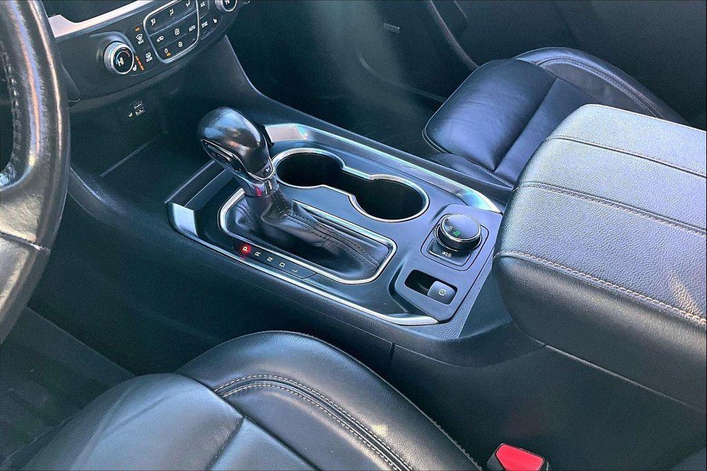 used 2021 Chevrolet Traverse car, priced at $19,344