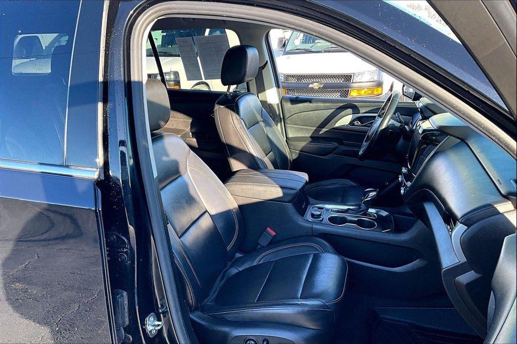 used 2021 Chevrolet Traverse car, priced at $19,344