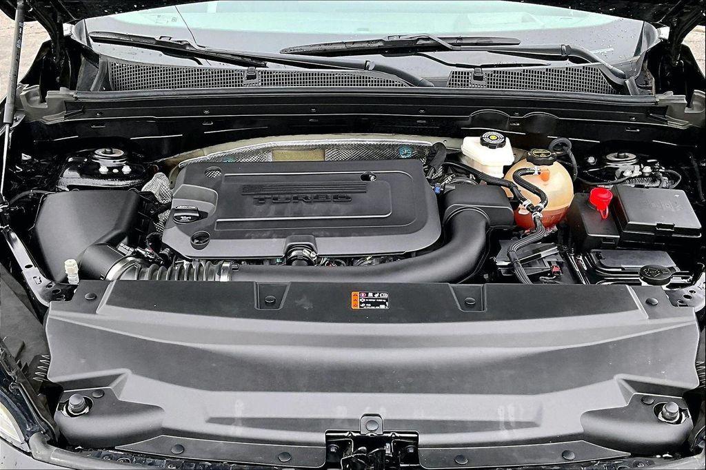 used 2025 Buick Envision car, priced at $29,037