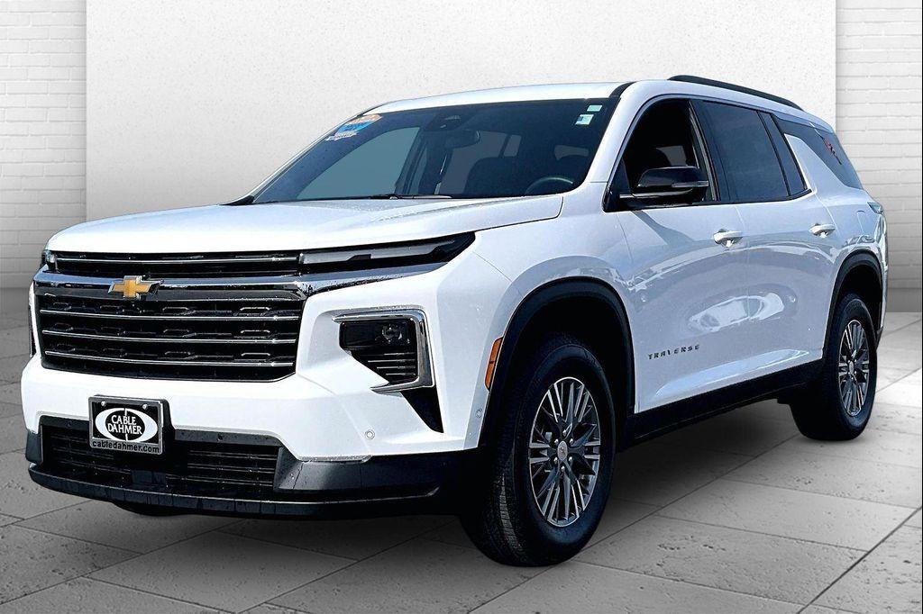 used 2024 Chevrolet Traverse car, priced at $35,401