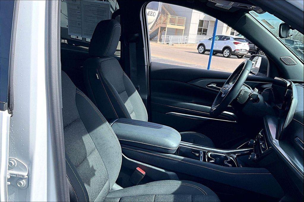 used 2024 Chevrolet Traverse car, priced at $35,401