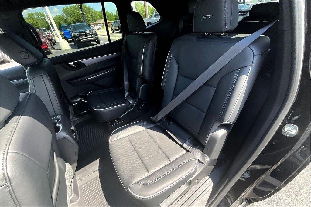 new 2026 Buick Enclave car, priced at $50,325