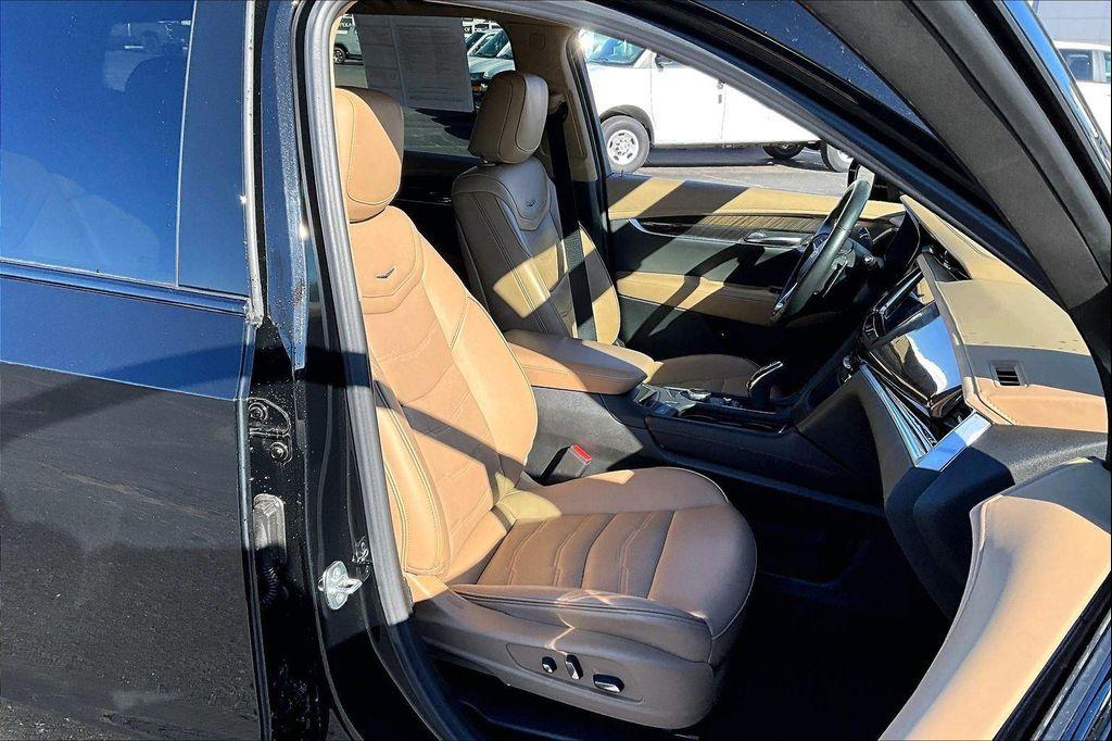 used 2024 Cadillac XT6 car, priced at $45,293